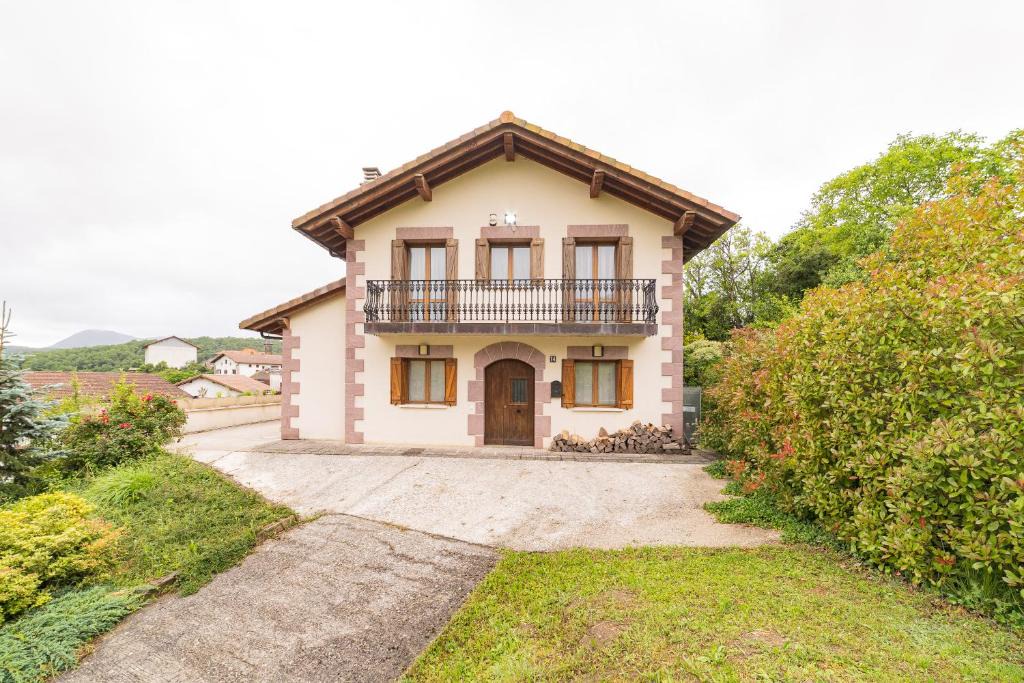 Bizkarreta-Gerendiain House | Casa rural Gibelea