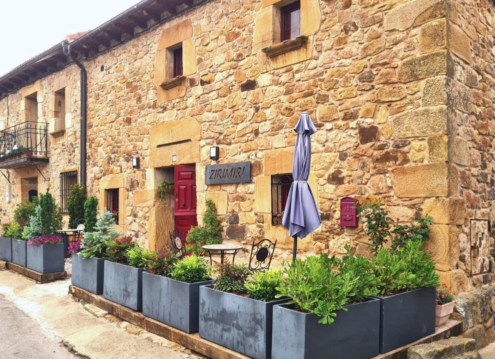 Herreros House | Casa Rural Zirimiri en Herreros, Soria