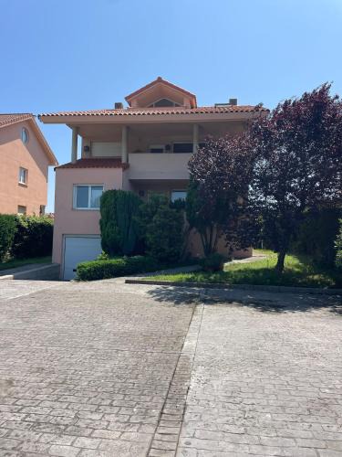 Pedrena House | Casa Santa Marta