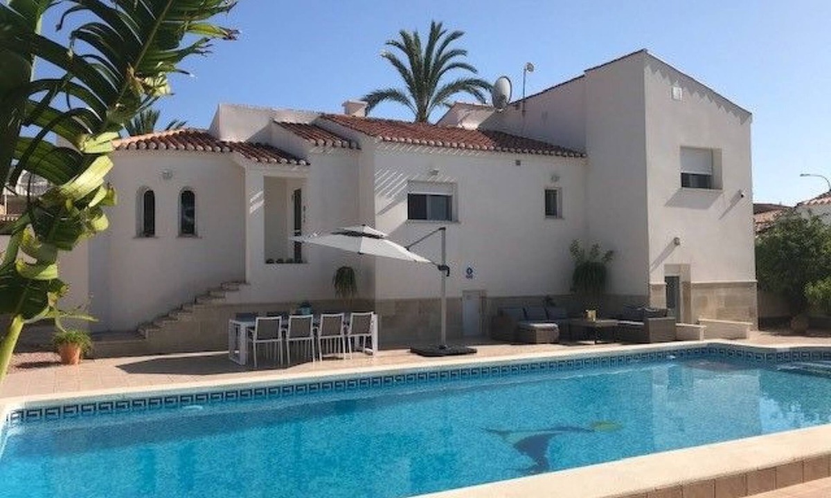 La Siesta House | Casa Velazquez -Ferienhaus mit privatem Pool by Interhome