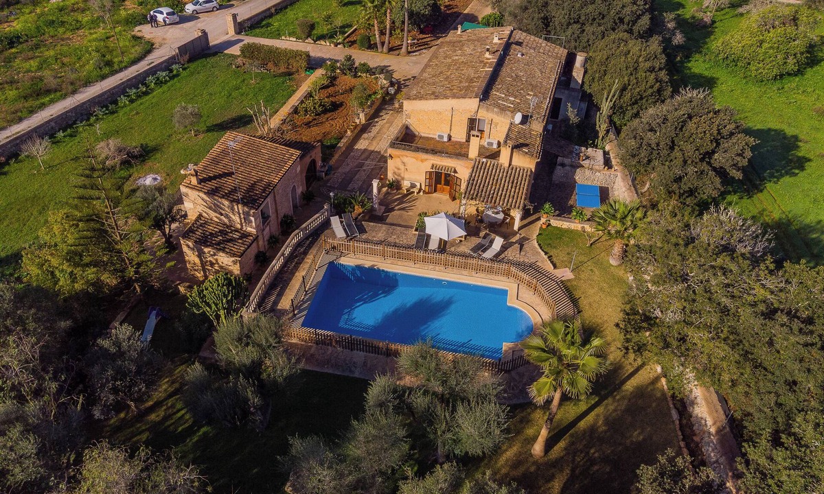 Cas Concos House | Cavea Charming Mallorcan Finca, Air Conditioning, Wi-Fi, fenced Pool