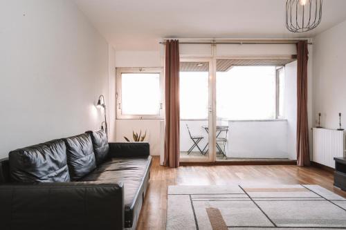 Sarria-Sant Gervasi Apartment | Central Gracia Apartment & 4 BDR & 8 guests