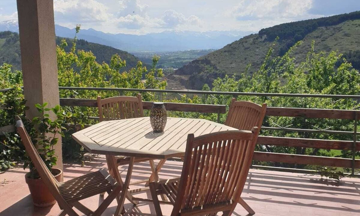 Estavar House | Cerdanya—House with a garden, 1 km from Llivia 7 people Near Font-Romeu.