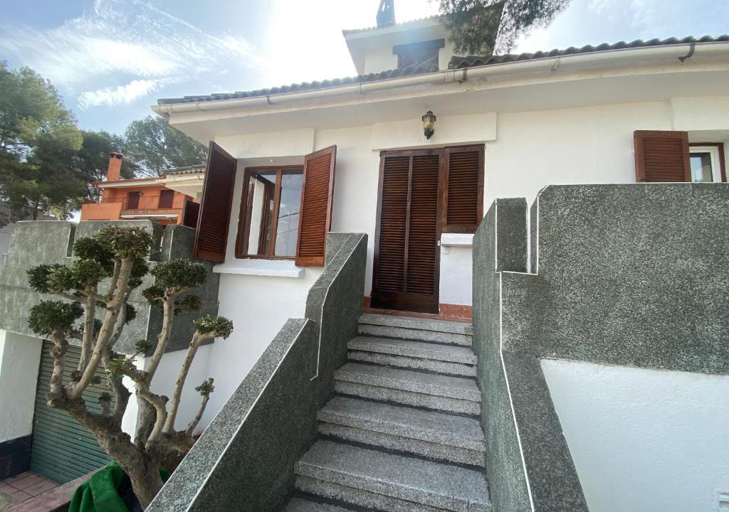 Tamarit House | Chalet cerca a la playa con jardín y barbacoa