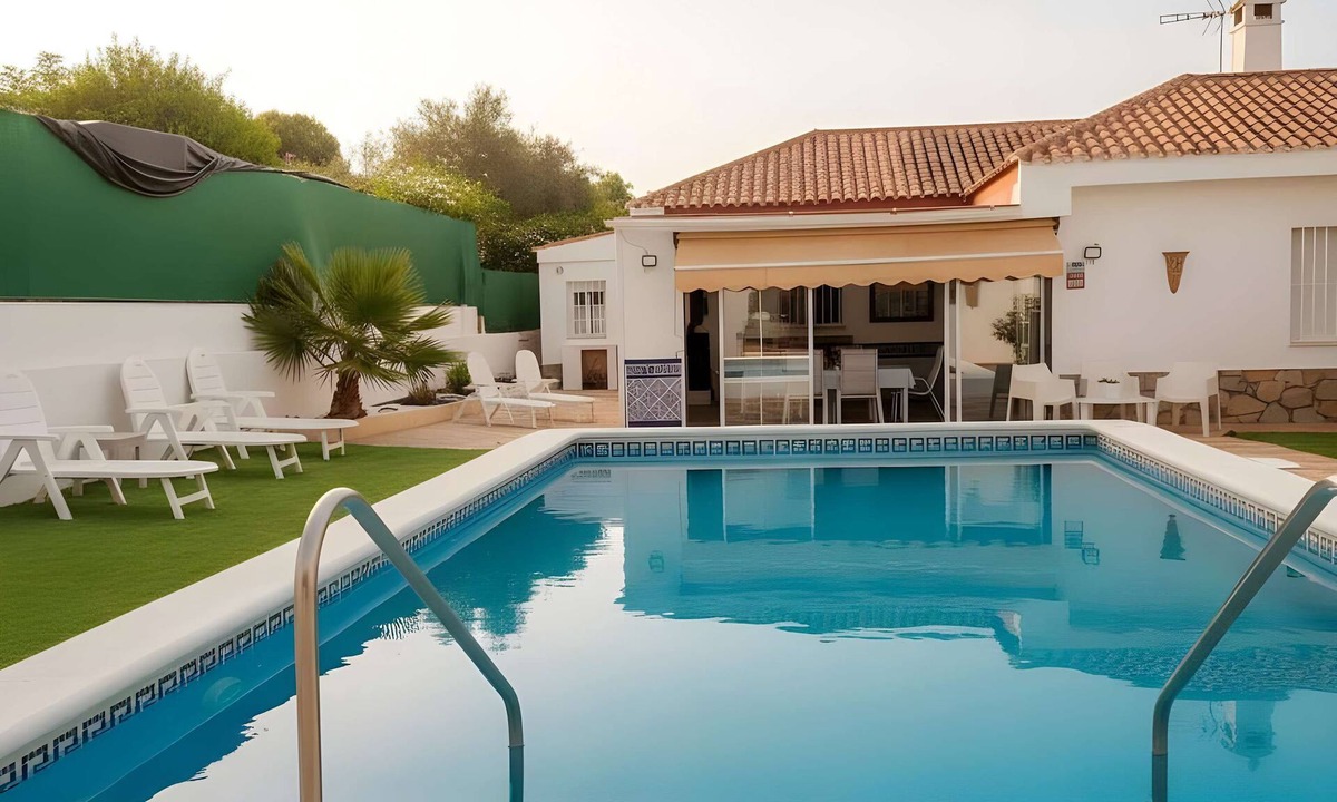 Valencina de la Concepcion House | Chalet de Lujo con Piscina Privada cerca de Sevilla