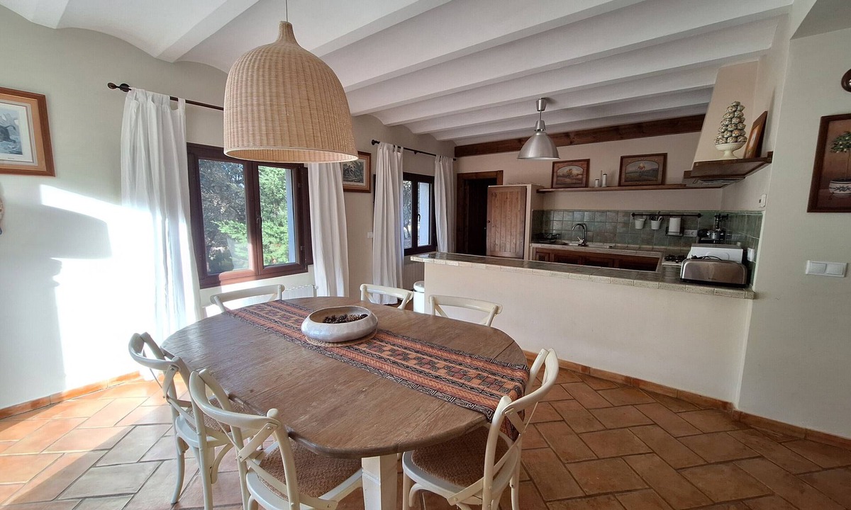 Las Nogueras House | Chalet 'El Pinar De La Lobera' with Mountain View, Shared Pool and Wi-Fi