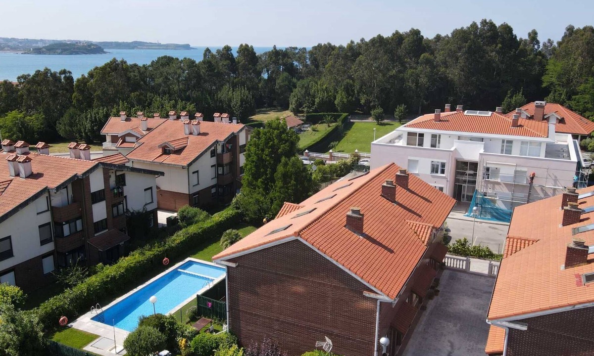 Somo Ski Chalet | Chalet Tranquilo con Terraza a 500 Metros de la Playa