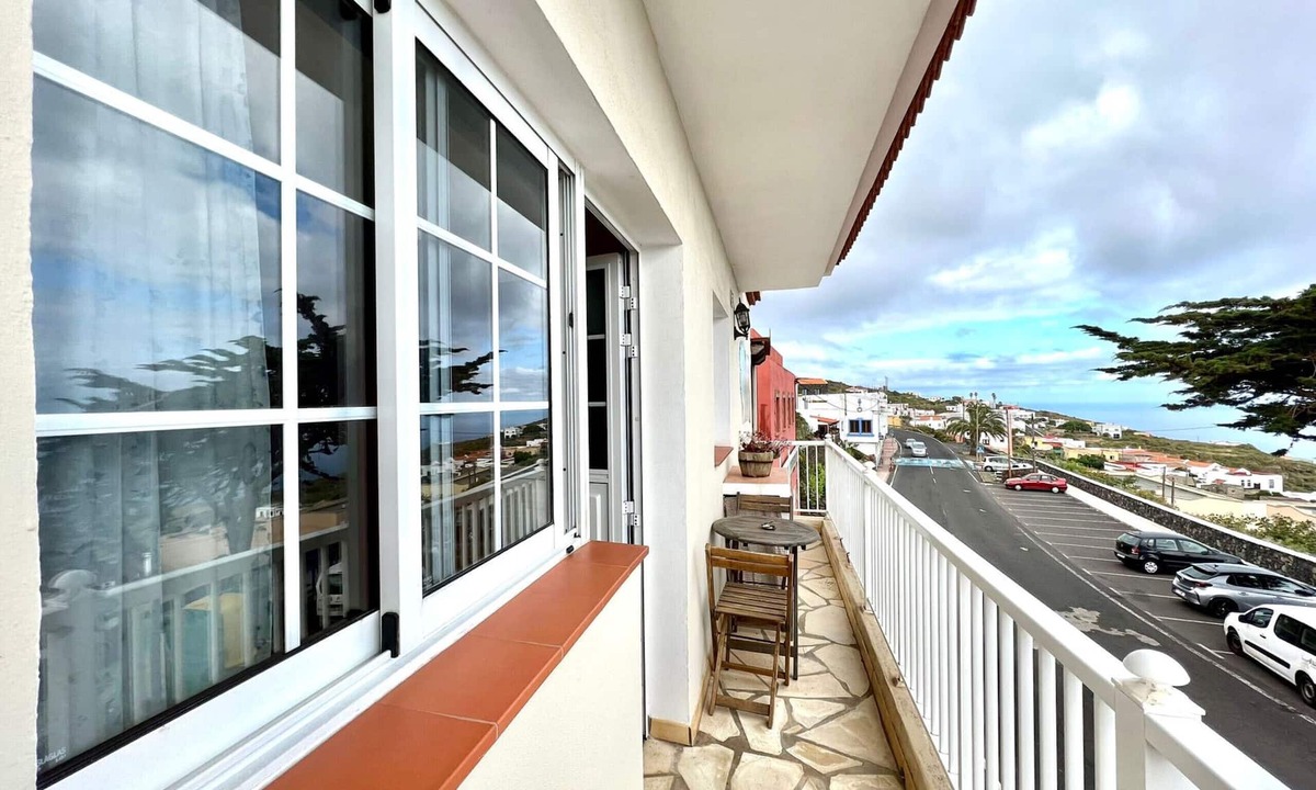 Mocanal Apartment | Charming Apartment with Stunning Sea Views in El Mocanal