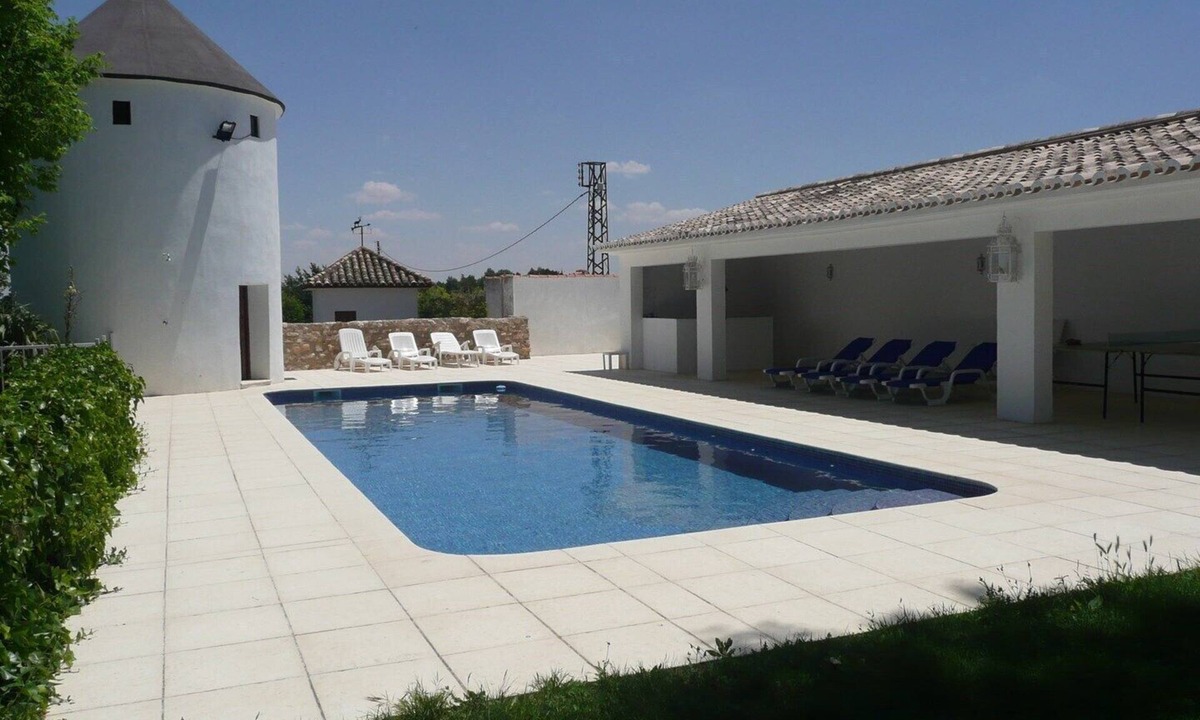 Alameda de Cervera House | CHARMING HOUSE, UNUSUAL, COMFORT, QUIET, SWIMMING POOL, 20 BEDS, TOLEDE