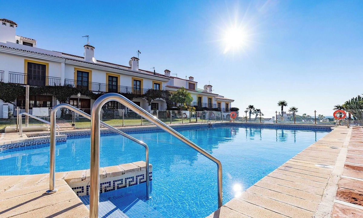 Calahonda Ski Chalet | Classic 2 Bed Andalusian Townhouse 500m From Beach