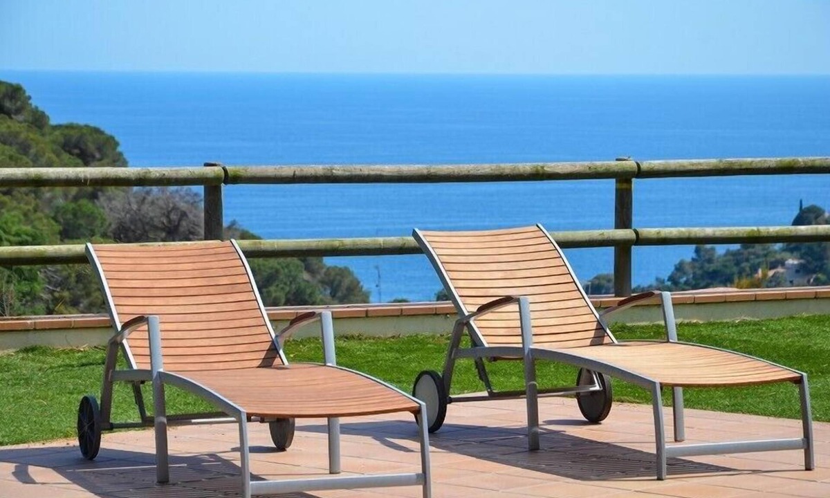 Tossa de Mar Villa | Club Villamar - Luxury, detached villa that accommodates 8 people, with private pool and spectacu.