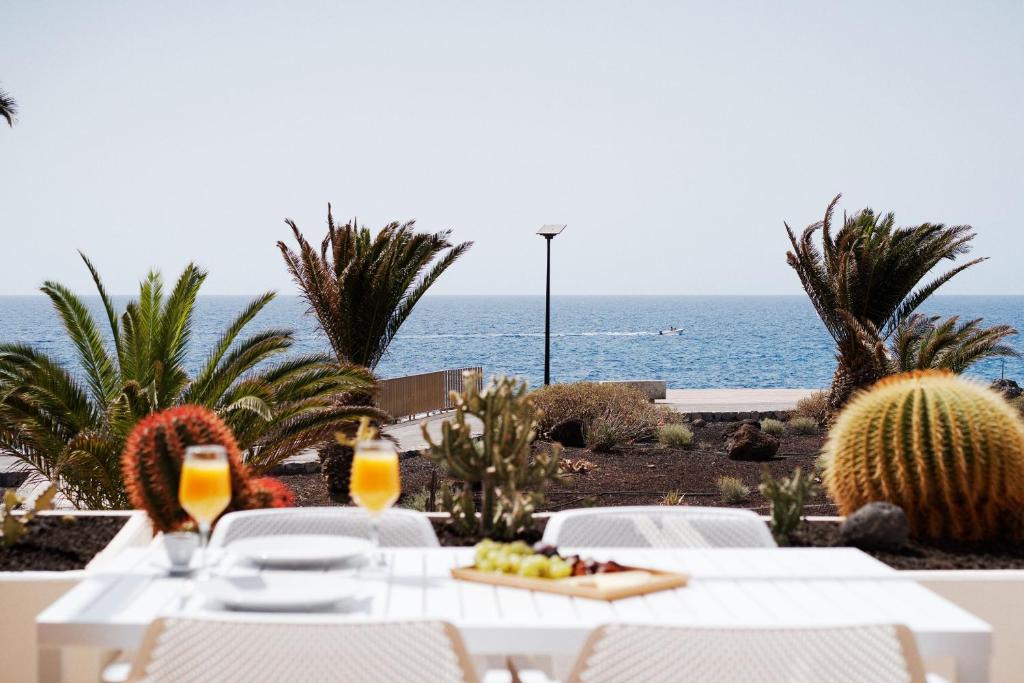 San Miguel de Abona Apartment | Coastal Apartment with Terrace, Sea Views and Heated Pools