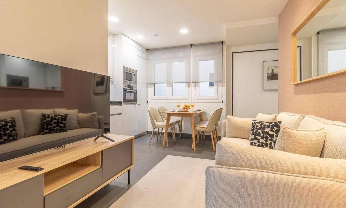 Barrio de La Latina Apartment | Colorful 2-Bed Apartment for 3 in La Latina