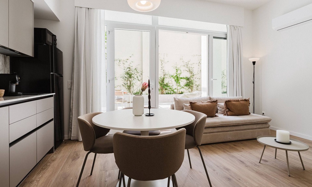 Soternes Apartment | Comfort, design and a terrace facing the Turia Gardens in Valencia
