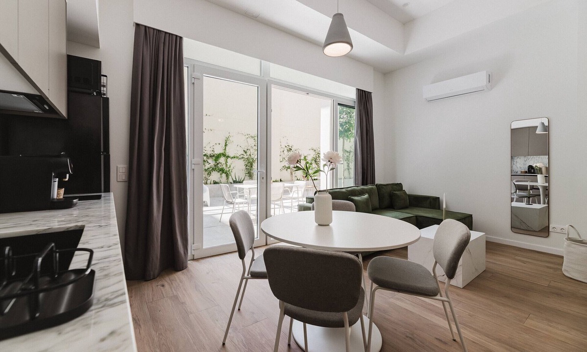 Soternes Apartment | Comfort, design and a terrace facing the Turia Gardens in Valencia