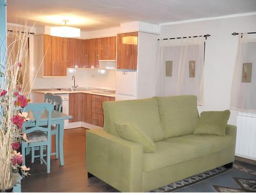 Laspaules Apartment | Comfortable Apartment with Mountain View in Laspaúles