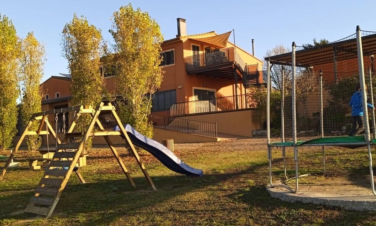 Fontcoberta Cottage | Comfortable house near Banyoles. Spacious space with barbecue and private pool.