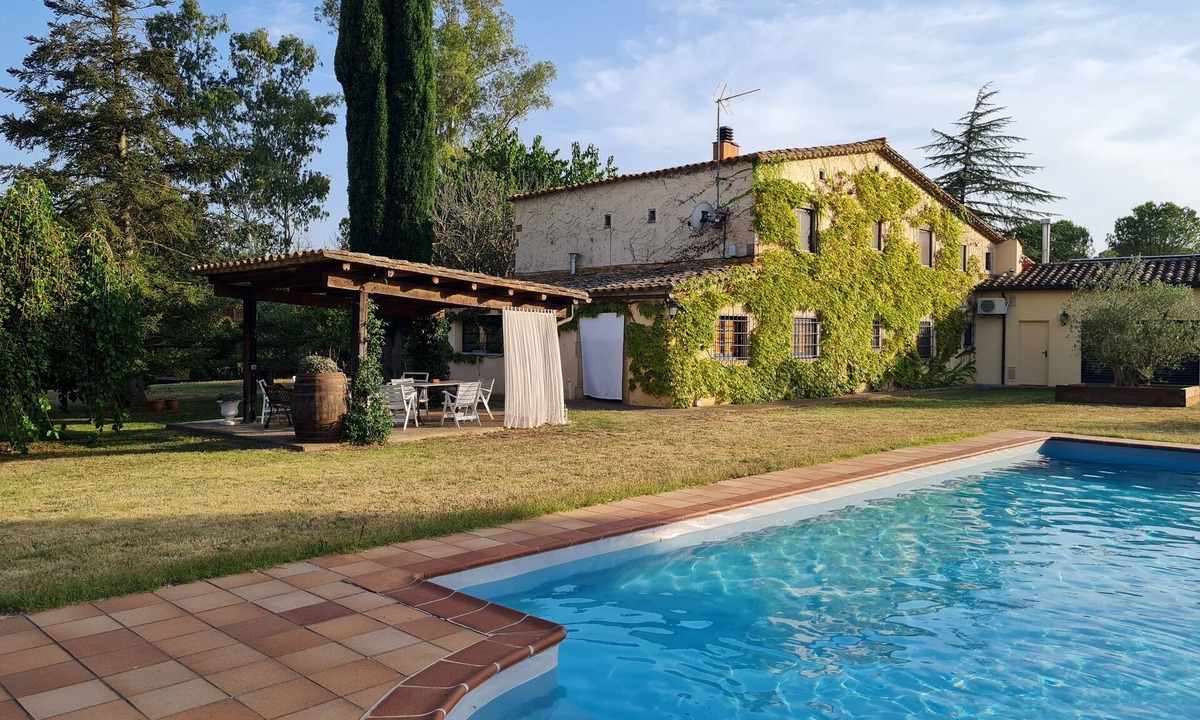 Llambilles House | Converted farmhouse in rolling farmland and woods. Ideal for relaxing vacations.