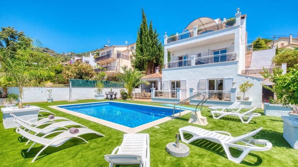 Lloret de Mar Villa | Costacabana - Villa Maribel