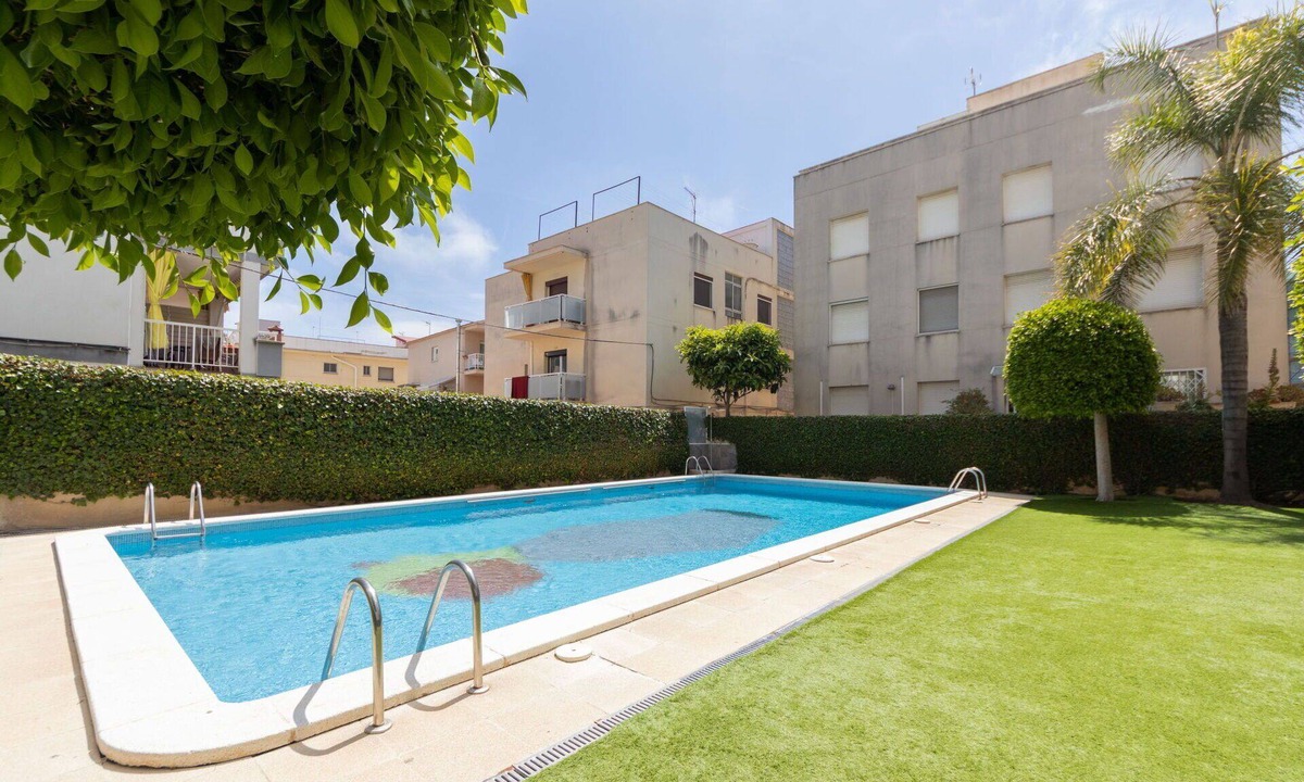 Cubelles Apartment | Cosy apartment for 4 guests with pool, A/C, WIFI, TV and balcony