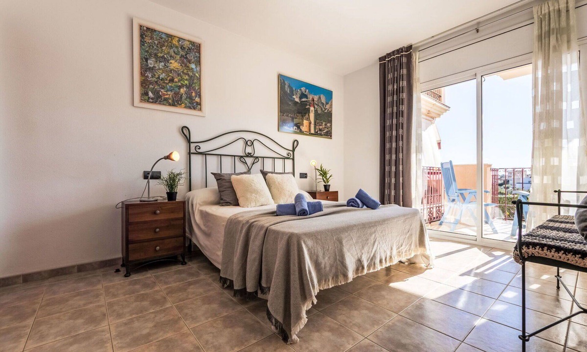 Alcanar Apartment | Cosy apartment for 4 people with WIFI, A/C, pool, TV and balcony