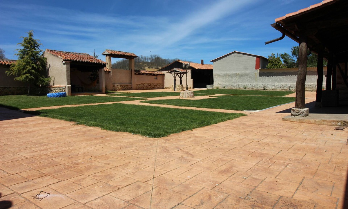 Villosilla de la Vega House | Cottage for large groups with a large patio and barbecue