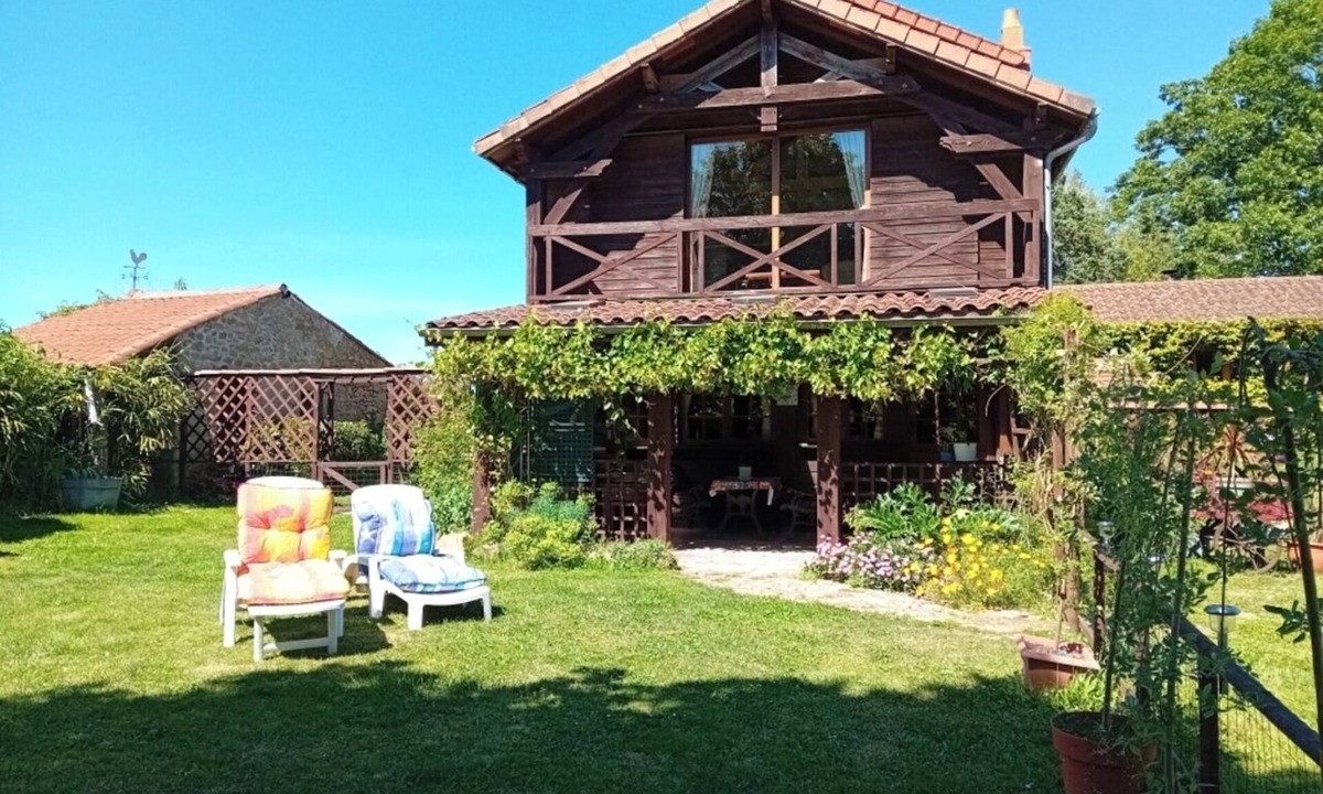 Bessines-sur-Gartempe Cottage | Cottage situated within beautifully Secluded Farmhouse.Stunning Heated Pool Area