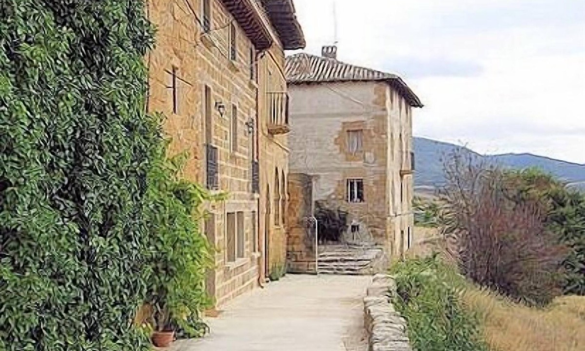Lacar Cottage | Cottage, with stove, barbecue and wood oven, for 10 people