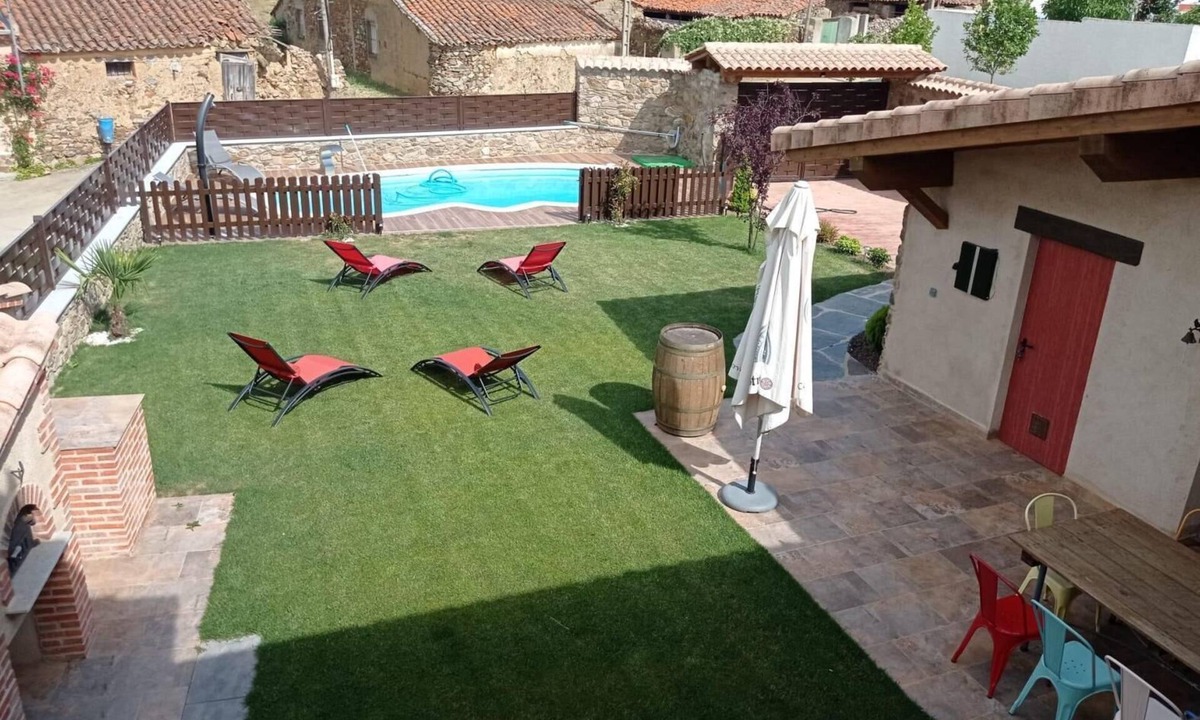 Sanchon de la Sagrada House | Country House 'Casa Rural Gorriones' with Private Pool, Private Garden and Wi-Fi