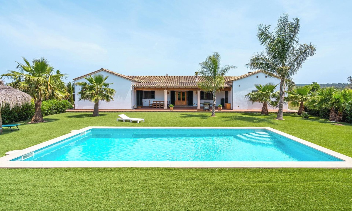 Santa Maria del Cami Villa | Country House 'Can Mossenyer' with Mountain View, Private Pool and Wi-Fi
