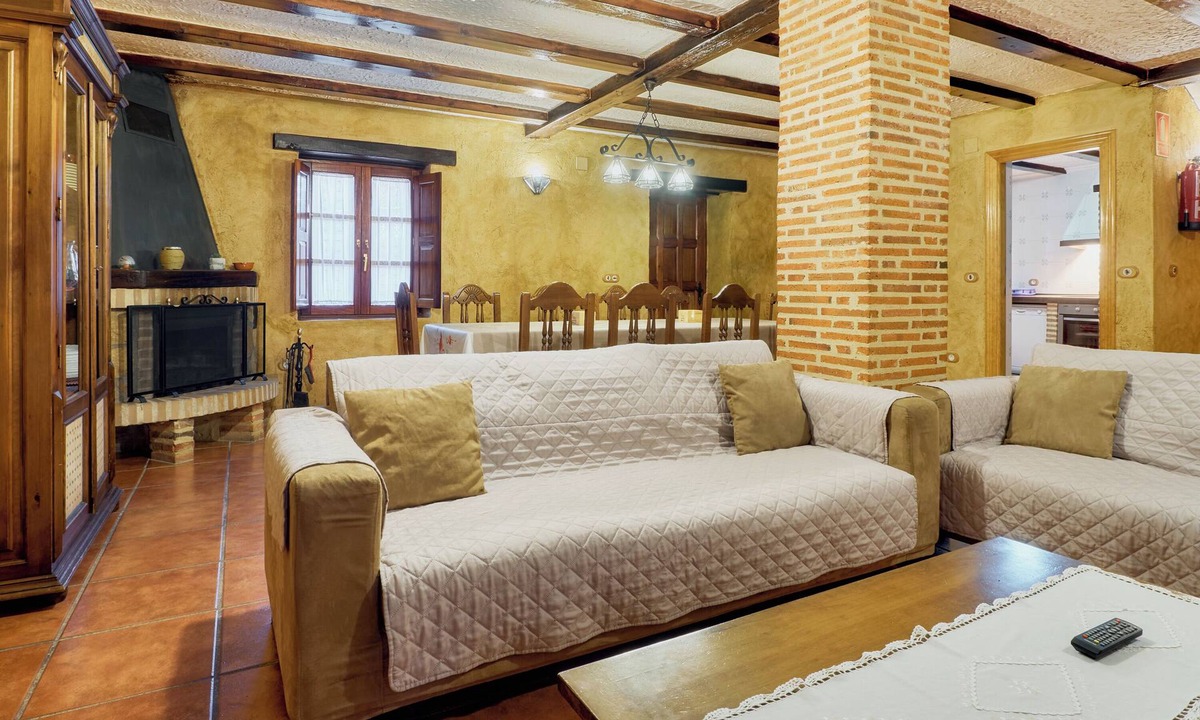 Villanueva de Arriba House | Country House 'La Majada Palentina' with Mountain View, Private Terrace and Wi-Fi