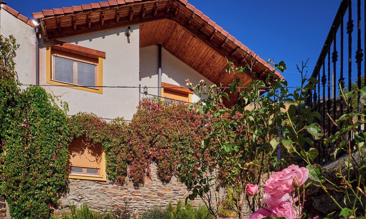 La Omanuela House | Country Home 'Aguas Frías I' with Mountain View, Private Terrace and Wi-Fi