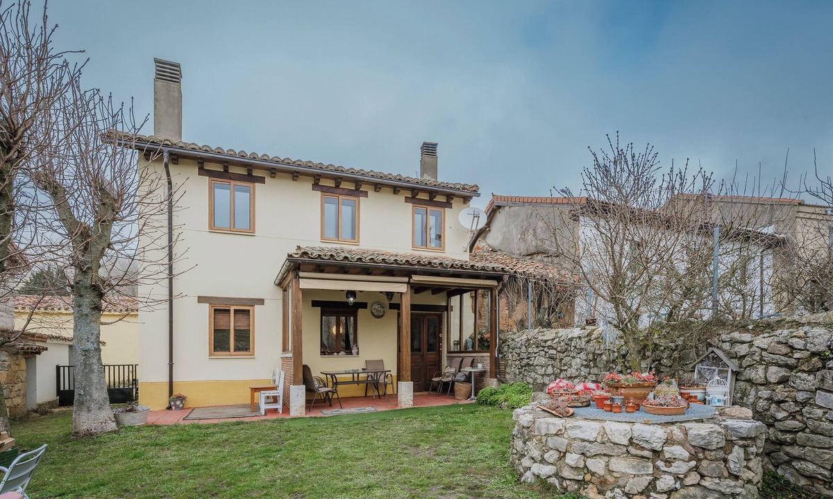Amaya House | Country House 'El Hidalgo' with Mountain Views, Private Garden and Wi-Fi