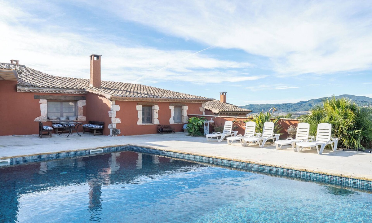Torrelles de Foix House | Country House 'Ca La Munda-Can Cruset' with Mountain View, Private Pool and Wi-Fi