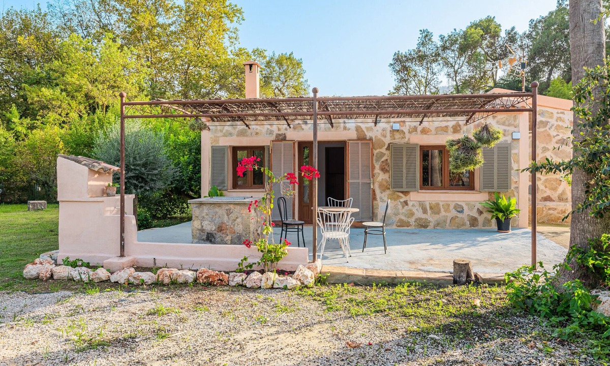 Puigpunyent Villa | Country House 'Finca Ses Pomeres' with Private Terraces and Wi-Fi