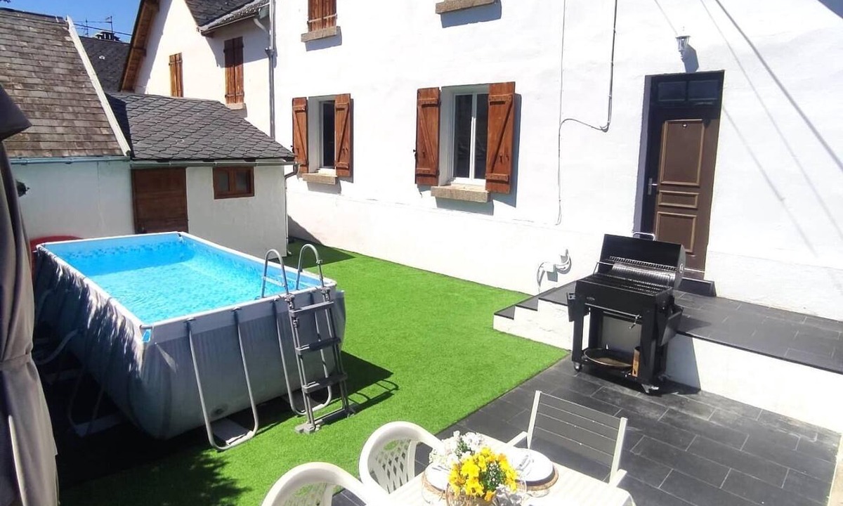 Enveitg House | Country House in Enveitg with garden, fireplace and WiFi