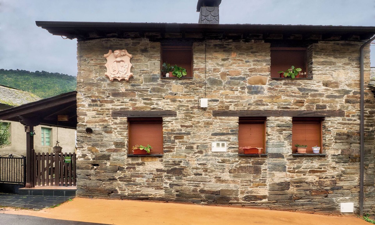 San Pedro de Olleros House | Country House 'La Casa Del Manco' with Mountain View, Shared Terrace and Wi-Fi