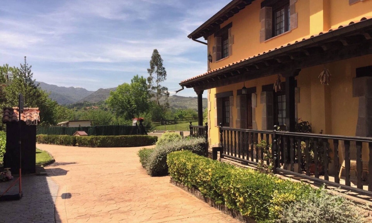 Celis House | Country House 'Los Avellanos Casa 1' with Mountain View, Private Terrace and Private Garden