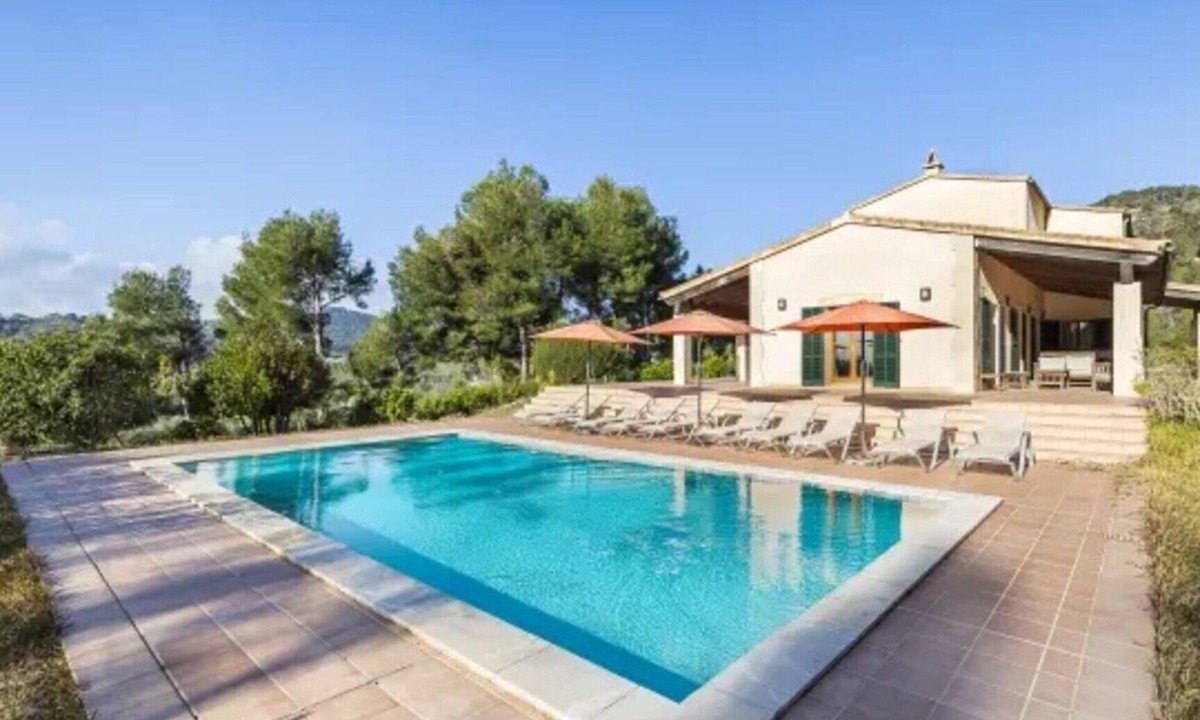 Felanitx Villa | Country House 'Son Aladern' with Mountain View, Wi-Fi and Air Conditioning