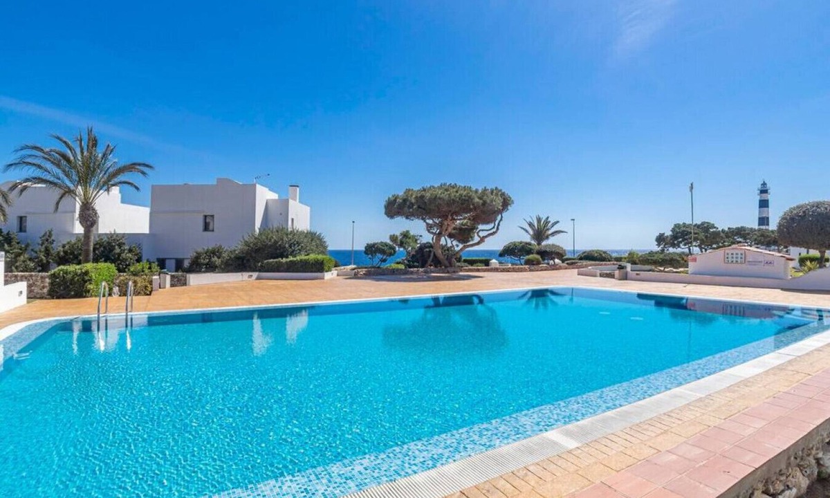 Cap d'Artrutx Condo | Cozy 2 bedroom flat with swimming pool and wifi