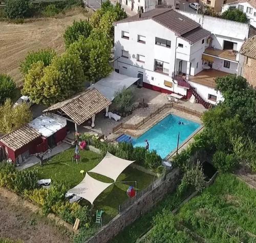 Graus Apartment | Cozy Apartment in Torres del Obispo with Pool