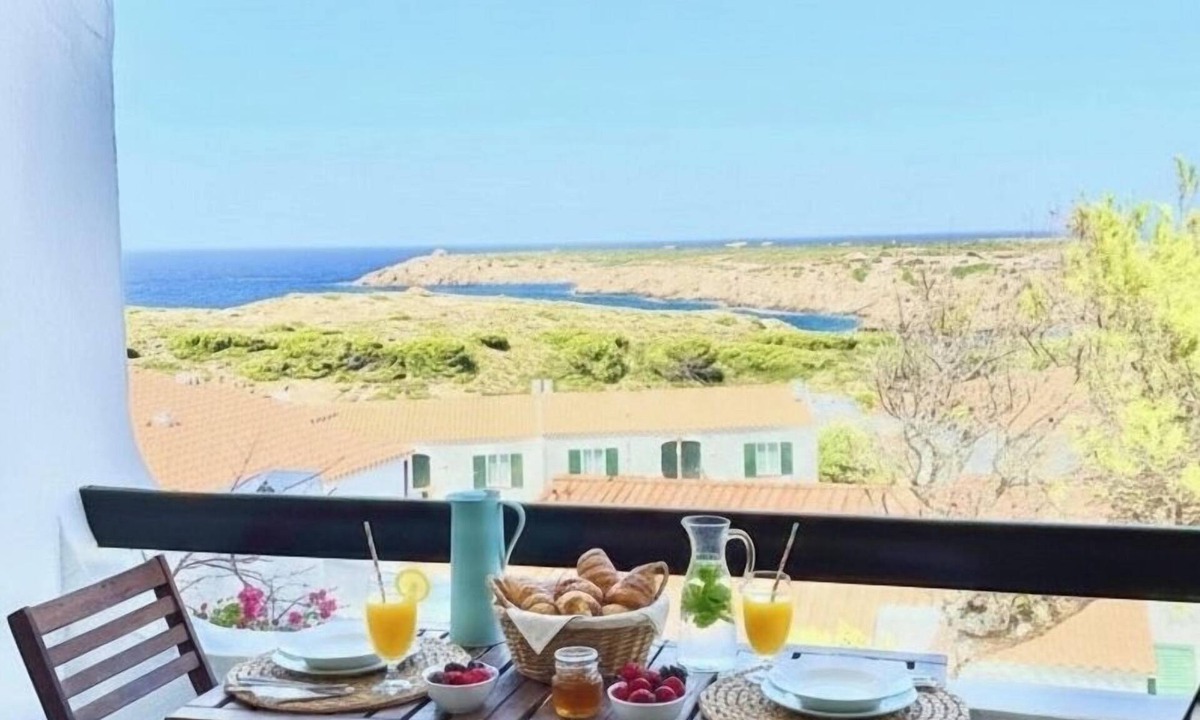 Arenal d'en Castell Apartment | Cozy apartment in Costa Arenal with sea views