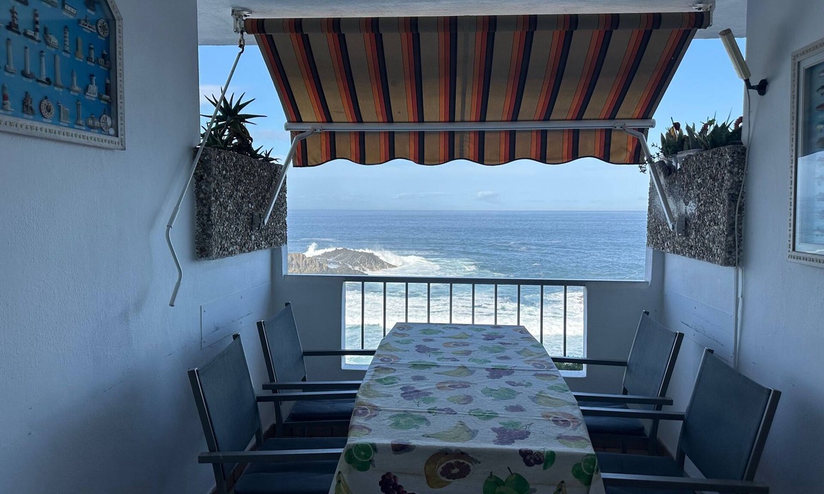Juan Fernandez Apartment | Cozy Seaside Apartment with Private Terrace and Wi-Fi