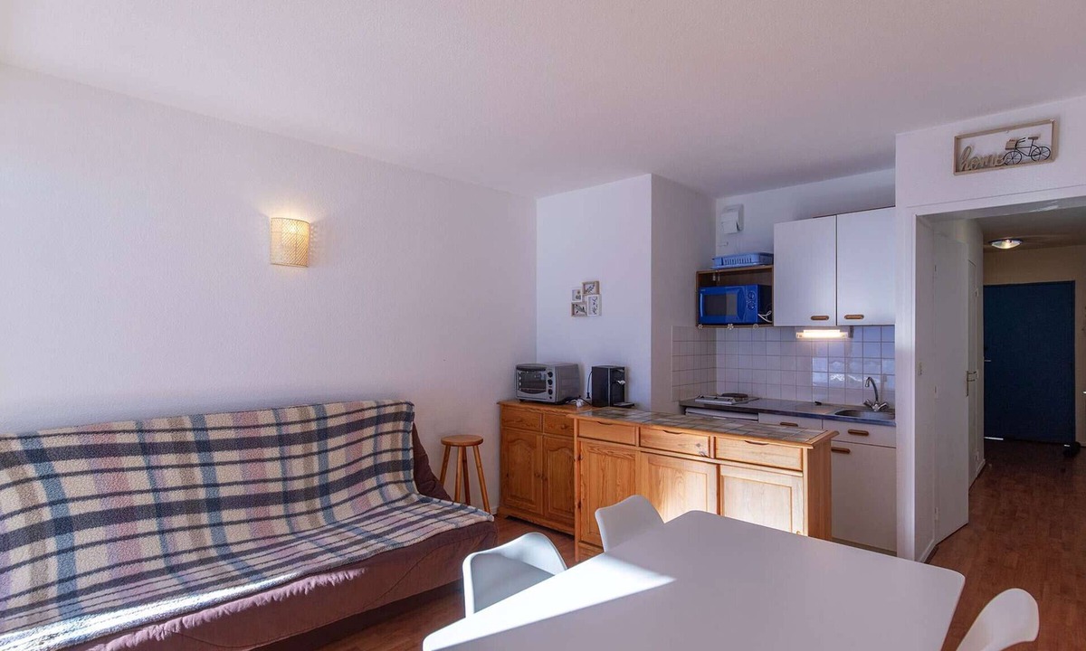 La Mongie Apartment | Cozy Studio Cabin for 4 - Ski-In/Ski-Out, Parking, South-Facing Balcony
