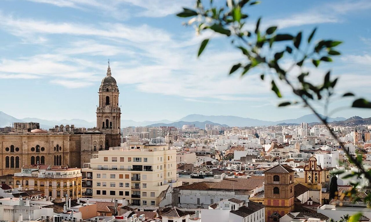 Cruz de Humilladero Apartment | Cubo's Las Americas Malaga Apartment/urban/air conditioning/balcony/free wifi