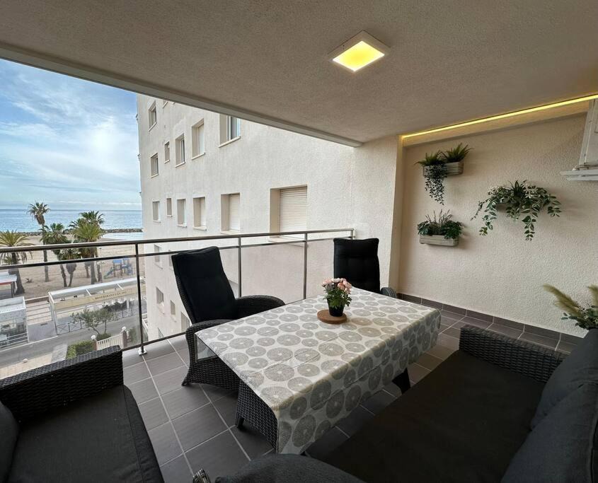 Cunit Apartment | Cunit, front line with sea view