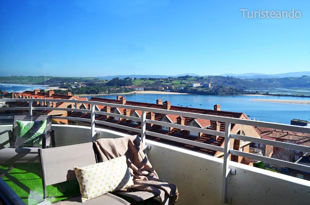 San Vicente de la Barquera Apartment | Dúplex ANANDA, vistas impresionantes con parking y piscina comunitaria
