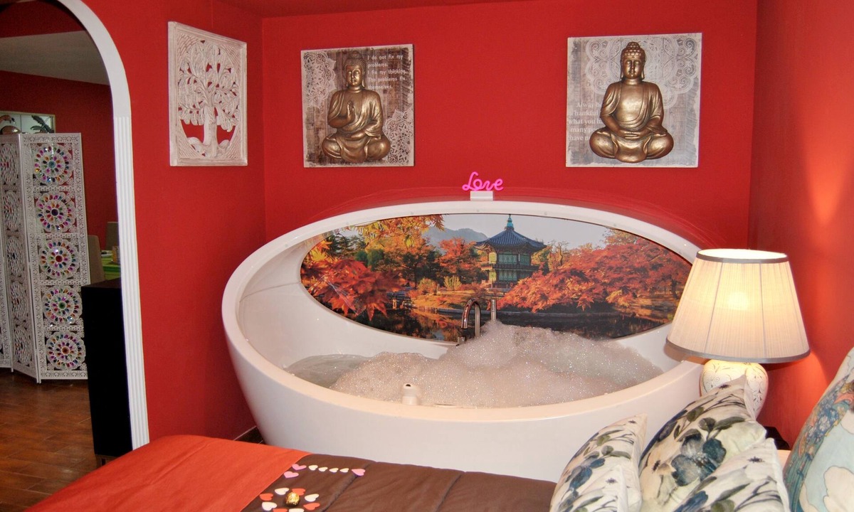 Collado Mediano Apartment | DELUXE APARTMENT WITH JACUZZI LOVE FOR TWO