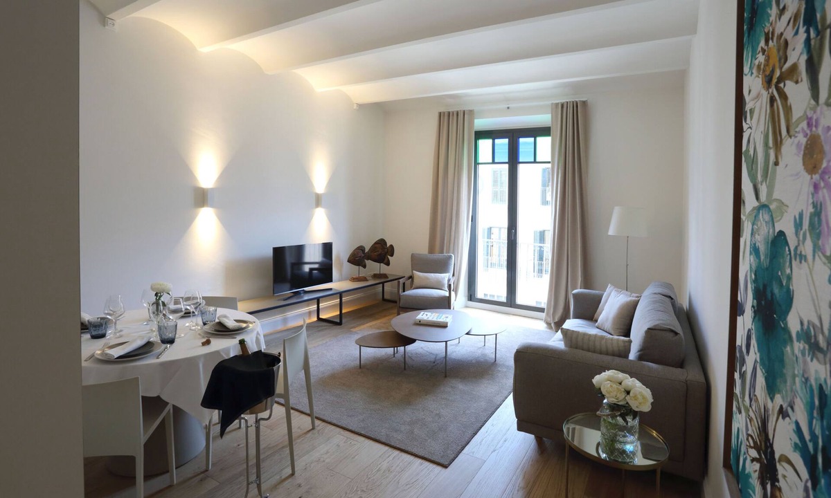 Old Town Apartment | Deluxe apartment, in the center of Girona. WIFI & AIR