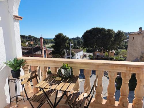 Tarragona Apartment | Easy and free parking right in front of the building La Pubilla Apartment